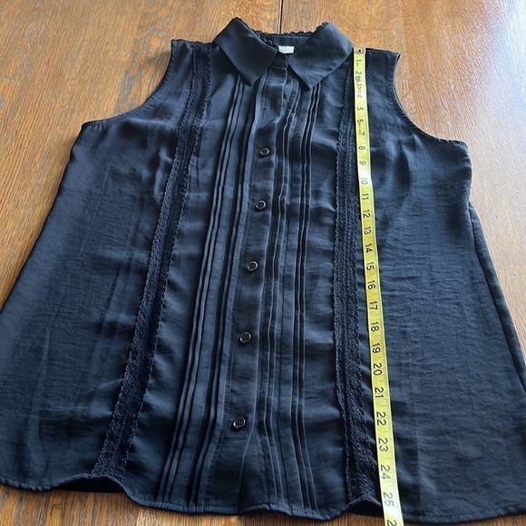 CAbi 3266 Jagger Top Lace Sleeveless Blouse Size Small Black Lace Inserts - Picture 9 of 14